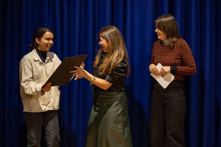 Alia Farid receives the Lise Wilhelmsen Art Award 2023 Diploma from Paulina Rider Wilhelmsen, Founder of the Award, and Caroline Ugelstad, Jury Leader and Director of Collection and Exhibition at Henie Onstad.