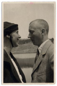 Sophie Taeuber og Hans/Jean Arp i Arosa, 1918. Ukjent fotograf, Stiftung Arp e.V., Berlin/Rolandswerth