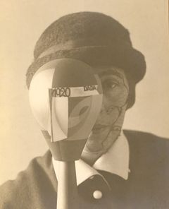 Sophie Taeuber with the Dada-Head, 1920. Photo: Nic Aluf / Stiftung Arp e.V., Berlin/Rolandswerth.