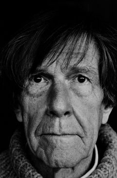 Tom Sandberg, John Cage, 1985. Tom Sandberg Foundation. ©Tom Sandberg / BONO, Oslo 2025