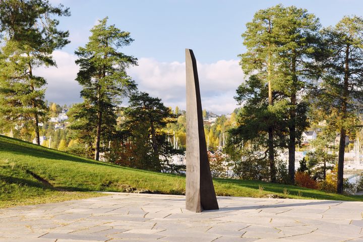 Jan Groths skulptur Open (2017) er siste tilskudd til skulpturparken på Henie Onstad Kunstsenter. Foto: Magnus Gulliksen / Henie Onstad Kunstsenter © Jan Groth / BONO