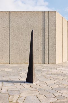 Jan Groths skulptur Open (2017) er siste tilskudd til skulpturparken på Henie Onstad Kunstsenter. Foto: Magnus Gulliksen / Henie Onstad Kunstsenter © Jan Groth / BONO