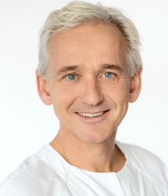 En mann