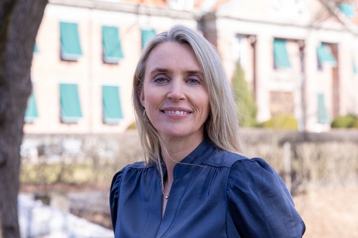 Forsker Ragne Gjengedal og kolleger har funnet ut at en ny behandlingsmodell kan spare samfunnet for store summer ved å redusere sykefravær blant pasienter med angst og depresjon.