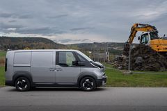 Legg merke til hvor lavt vinduet strekker seg nedover på døren. Dette gir sjåføren en svært god utsikt og kontroll på blindsonen.