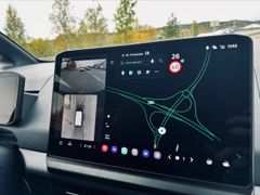 Under den første prøveturen med Kia sin PV5 Prototype i Norge fikk sjåføren teste ut å ha kart oppe samtidig tom man også har direkte videovisning av trafikken bak bilen samt fugleperspektiv av bilen ovenfra. Dette gir en varebilfører god oversikt.