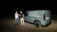 Stolte rekordhavere etter mer enn 22 timer i Kia PV5