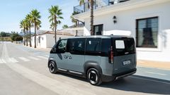 PV5 PASSENGER på pressekjøring i Spania tidligere i år. Om ikke lenge er bilen klar for å møte den norske vinteren. Varmepumpe er standardutstyr.