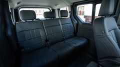 Beinplass, lagringsplass, og plass til tre i baksetet. Ladere er det også rikelig med. Dette blir fort barn og unges favorittbil.