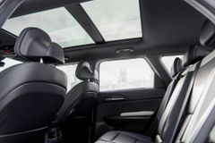 Bakseteplassen er god i EV5. Ekstra luftig blir det om du bestiller bilen din med glasstak. Dette kan også åpnes på deilige sommerdager.