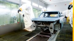 Avanserte lakkroboter sørger for farge på bilene og EV2 kler gjerne noen friske farger. Blå er også lanseringsfargen på EV2.