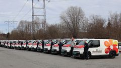 Stolte karer med ny firmabil. PV5 kommer med mye utstyr og det som av mange oppleves som komfort på personbilnivå.