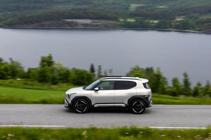 Kia Europa kom til Norge med to EV2 Long Range prototyper for å delta i NAFs skyggeprogram. Bilen på bilde er en GT-Line.