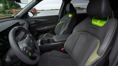 Med et godt tunet understell så kan du ta svingene som en lek i EV5 GT. Solide sidestøtter sikrer at du sitter like godt i setet som bilen sitter på veien.