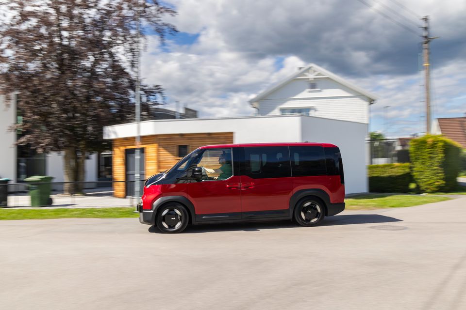 Kia PV5 named best compact car of the year in Germany