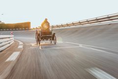 Benz Motor-Velociped med 1,5 hk motor fra 1894 kjøres ved Mercedes-Benz sitt anlegg i Sindelfingen i forbindelse med 130-årsjubileet i 2024.