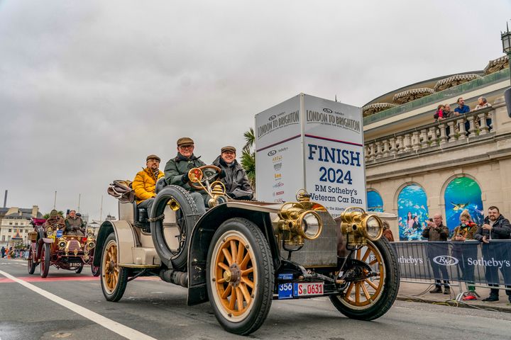 Mercedes-Simplex 28/32 hk fra 1904 ved målgang i Brighton i november 2024.