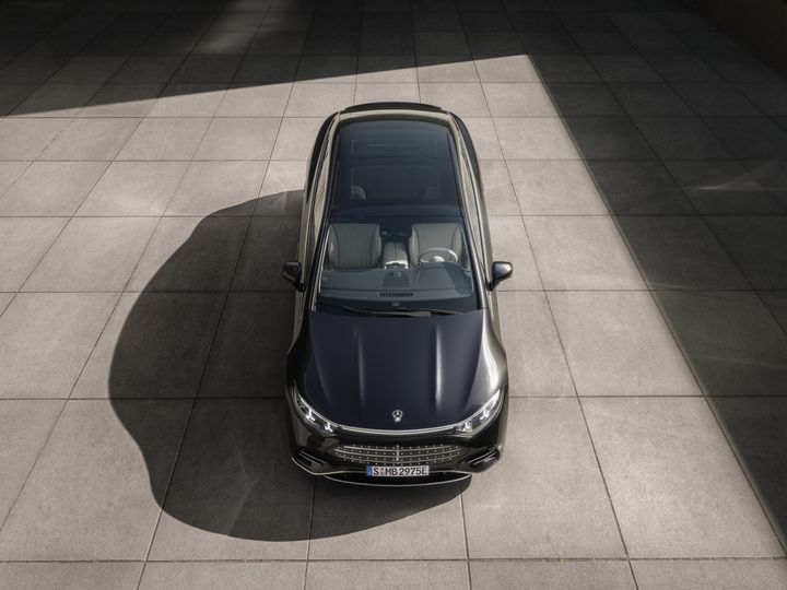 Nye EQS 450+ har en rekkevidde på opptil 926 kilometer (WLTP). Det er en økning på hele 13 prosent sammenlignet med forgjengeren.