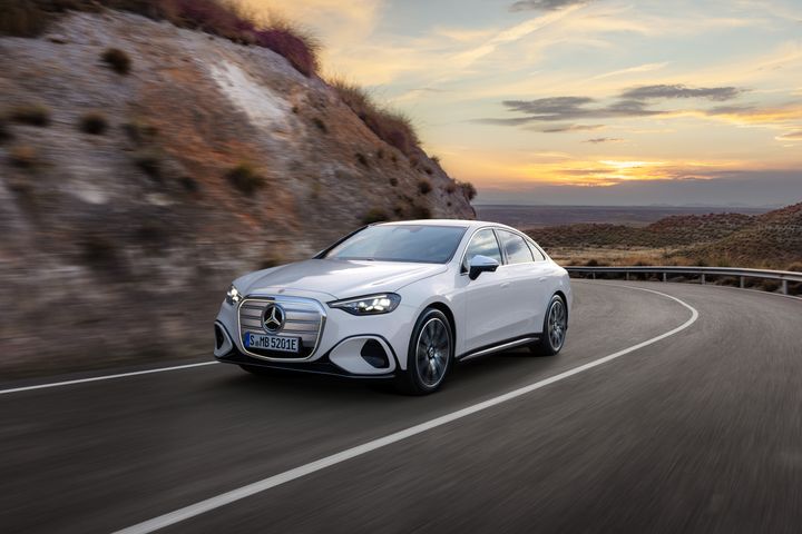 Nye Mercedes-Benz C 400 4MATIC har en rekkevidde på opptil 762 kilometer (WLTP) og kan lade 325 kilometer på 10 minutter.