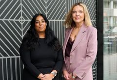 Kultur- og likestillingsminister Lubna Jaffery og riksarkivar Inga Bolstad