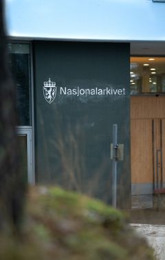 Nasjonalarkivet nytt skilt høyde