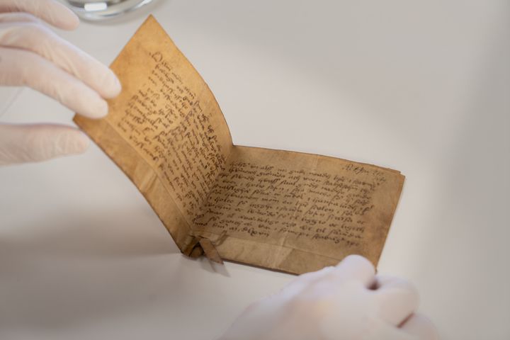 Ett av diplomene som er kjøpt inn, et byttebrev fra Stavanger.