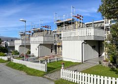Prosjektet gjennomføres med egne håndverkere og lærlinger, noe som gir god kontroll på både fremdrift og kvalitet.