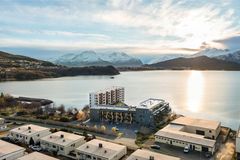 Byggetrinnet omfatter 46 selveierleiligheter med beliggenhet i sjøkanten og utsikt mot Sunnmørsalpene.