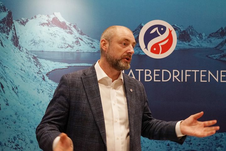 Robert H. Eriksson i Sjømatbedriftene vil avvikle CO2-avgiften for fiskeflåten, og frykter at flåten må legge til kai om ikke regjeringen tar nødvendige grep.