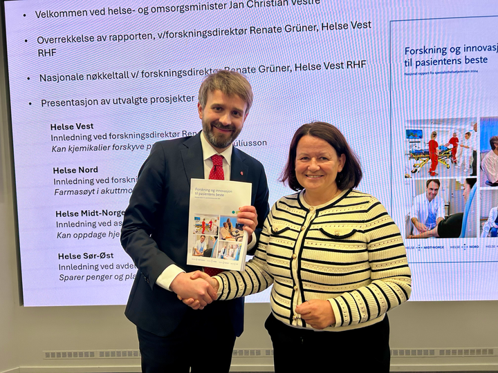 Helse- og omsorgsminister Jan Christian Vestre og Renate Grüner, forskingsdirektør i Helse Vest.