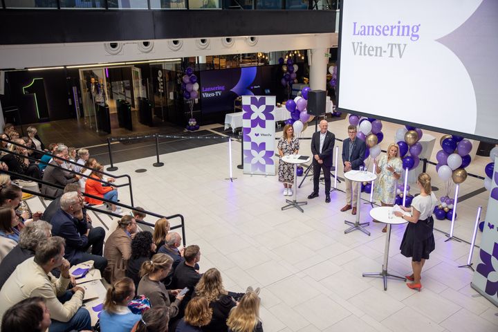 Paneldiskusjon med representanter fra partnerne i Viten-TV. F.v.: Pinar Heggernes, prorektor ved Universitetet i Bergen, Gunnar Yttri, rektor ved Høgskulen på Vestlandet, Klaus Mohn, rektor ved Universitetet i Stavanger og Rikke Gjærum, viserektor, Norges arktiske universitet UiT