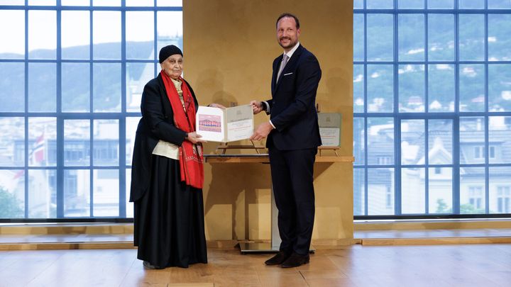 Kronprinsen overrekker Holbergprisen til Spivak
