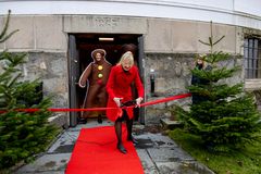 UiB-rektor Margareth Hagen åpnet Den akademiske pepperkakebyen på Universitetsmuseet i Bergen.