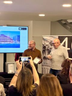 Picard mottok prisen under en høytidelig seremoni i The European Centre-Contemporary Space i Athen, Hellas, 5. desember.