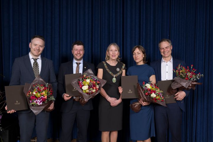 Øystein Eikrem, Tom Langbehn, rektor Margareth Hagen, Linda Gröning og Jens E. Kjeldsen under Meltzerpris-utdelingen i Terminus Hall.