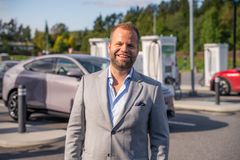 Morten Maastad er produktsjef for Xpeng Motors Norway og mener Xpeng nå setter en helt ny standard for lading av elbiler.