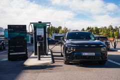 XPENG G9 oppnådde en ladetopp på 452 kW. Det er ny Norgesrekord og sørger for at kundene knapt rekker dopause og en matbit før ladestoppet er over.