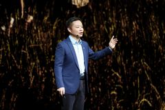 Konsernsjef og styreformann He Xiaopeng leder presentasjonen på Tech Day 2025.