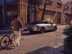 XPENG P7+ er praktisk som en stasjonsvogn.