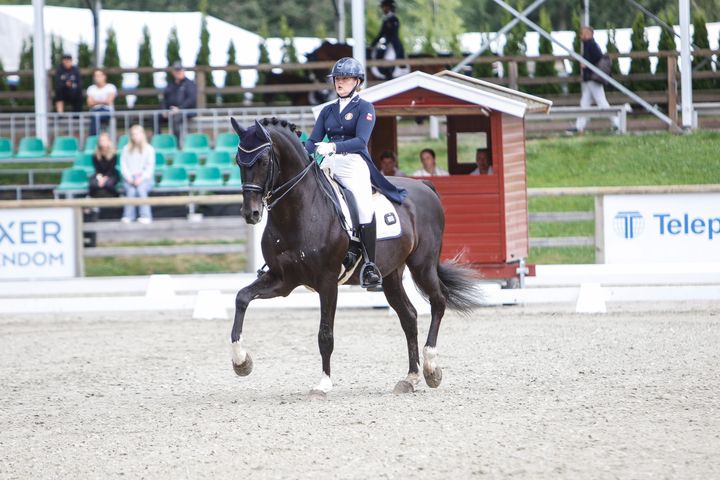 Emma Løkken med hesten Mr Gold G tok gull i Nordisk Baltisk mesterskap for juniorer i helgen.
