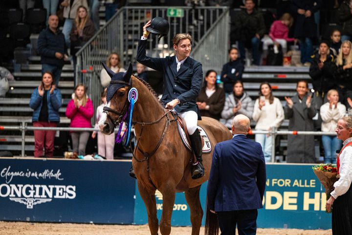 Johan-Sebastian Gulliksen sikret seg verdifulle verdenscup-poeng i ved Agria Oslo Horse Show søndag etter tredjeplassen med hesten Harwich VDL. (Foto: Helene Gjerde Aamdal)
