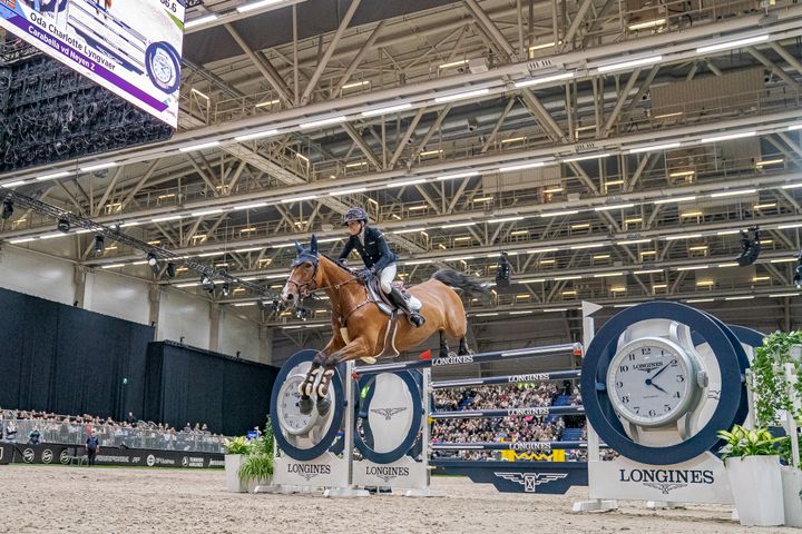 Oda Charlotte Lyngvær og Carabella vd Neyen Z tok andreplass i Helsinki og sikret historisk norsk finaleplass.