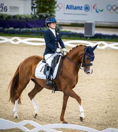 Mira Antonsen Hjelle og Atterupgaards Dora leverte over 70 prosent i alle tre VM-klassene i Aachen. Den imponerende debutsesongen ble kronet med syvendeplass i kürfinalen.
