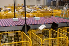 Flere millioner pakker går på Helthjems rullebånd i Vestby i november og desember.