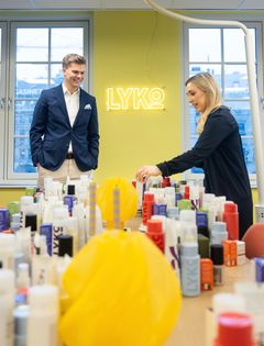 Vekst og grønn omstilling hånd i hånd: Daniel Kongstvedt og Aleksandra Dybdahl Holte i Lykos kontorer, som ligger over flaggskipbutikken i Oslo.