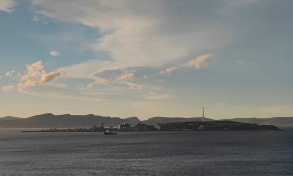 Melkøya i solnedgang