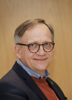 Ordførerer i Aremark, Håkon Lofthus Tolsby (SP), har sendt brev til regjeringen om å gi en offentlig støtteerklæring til konsekvensutredning for vindkraft – på tross av at statsforvalteren har gitt en negativ faglig tilbakemelding og før kommunestyret har behandlet saken.