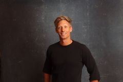 Gaute Grøtta Grav leder debatten fredag 24.april i Pressens Hus, Oslo.