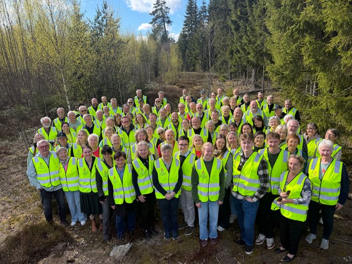 Over 100 medlemmer av Motvind Norge samlet på Gardermoen: Når meningsforskjeller og økende motstand mot vindkraft møtes med merkelapper som «desinformasjon», flyttes debatten bort fra sak og over på dem som ytrer seg.