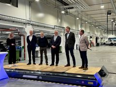 Ulf Tore Hekneby (adm dir Harald A. Møller AS), Arne Lorvik (logistikkdirektør Harald A. Møller AS), Kjell Arne Hermansen (ordfører Drammen), Arne Fosen (havnedirektør Drammen Havn) og Andreas Jul Røsjø (adm dir Møller Eiendom) markerte åpningen av det nye bygget med taler og panelsamtale